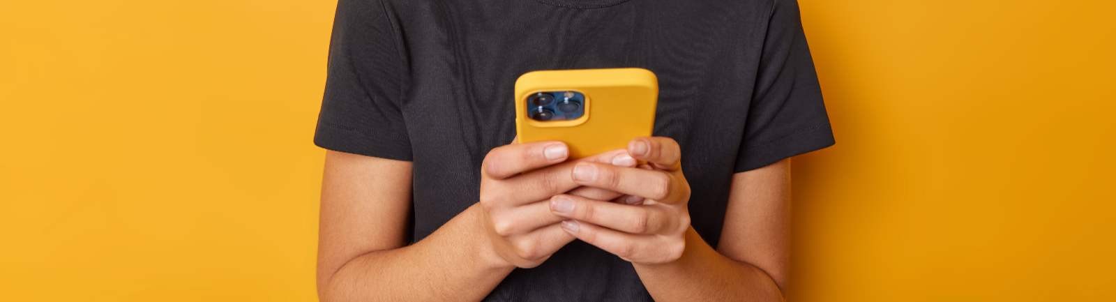 woman holding a smartphone