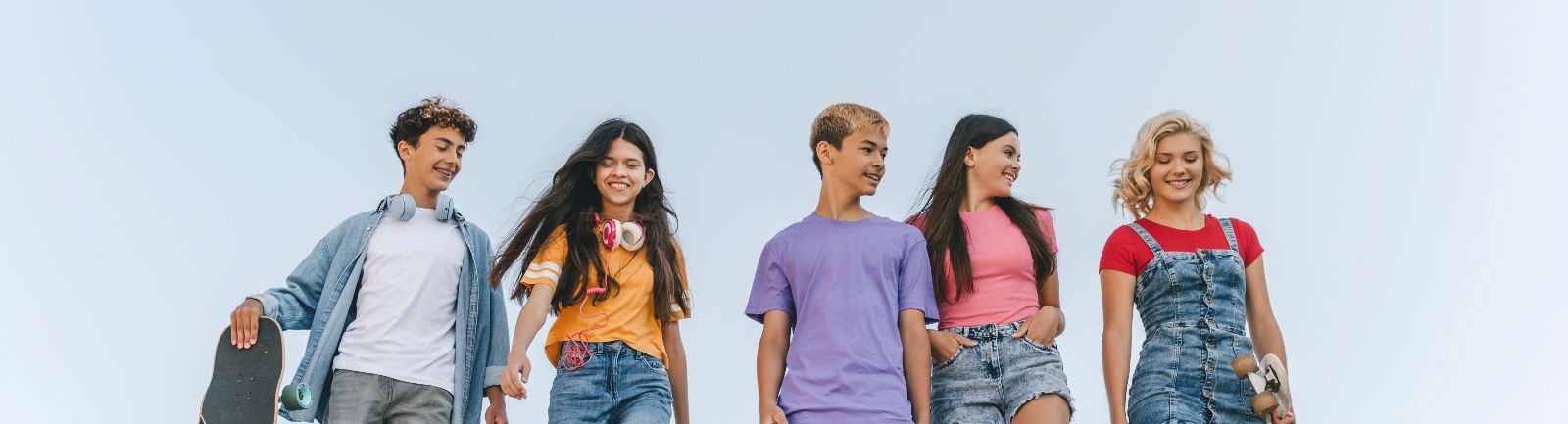 A group of smiling young teens